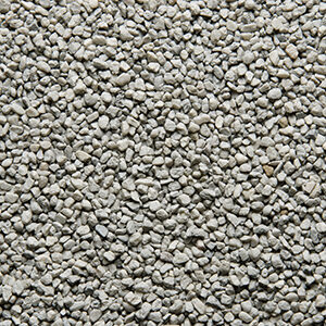 Nærbillede af lysgrå farvet sand 2-3 mm der anvendes til stentæppe, fugefri gulve, slidstærke gulve og skridsikre gulve på industrigulv, butiksgulv, showroomgulv, værkstedsgulv, kontorgulv, køkkengulv og vådrumsgulv og leveres af ekspert i og leverandør af materialer til gulve Stonewalk